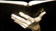 162055_holding_the_bible